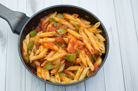 Preparazione Pasta con le taccole al pomodoro e ricotta salata - Fase 3 Preparazione Pasta con le taccole al pomodoro e ricotta salata - Fase 3