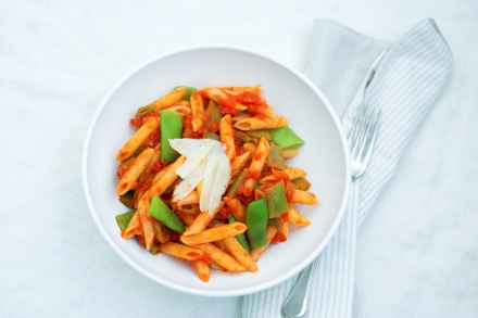 Preparazione Pasta con le taccole al pomodoro e ricotta salata - Fase 4 Preparazione Pasta con le taccole al pomodoro e ricotta salata - Fase 4