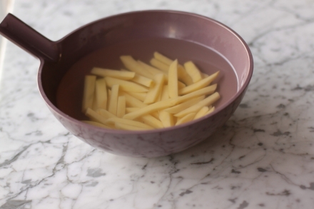 Preparazione Patate fritte - Fase 1 Preparazione Patate fritte - Fase 1