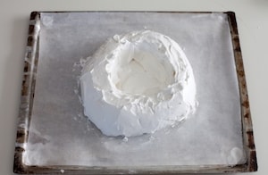 Preparazione Pavlova ai frutti rossi e passion fruit - Fase 4