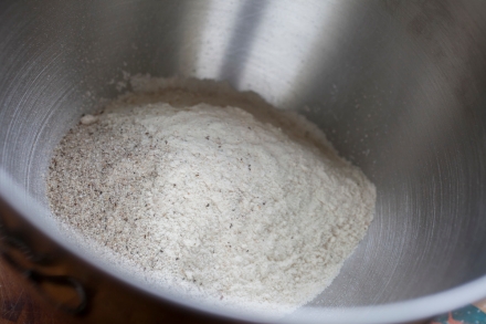 Preparazione Piadina di grano saraceno - Fase 1 Preparazione Piadina di grano saraceno - Fase 1