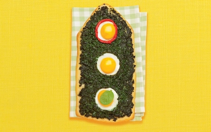 Pizza semaforo con spinaci e uova