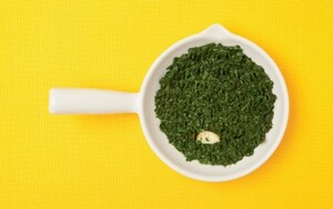 Preparazione Pizza semaforo con spinaci e uova - Fase 2