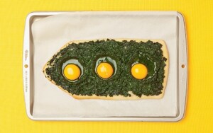 Preparazione Pizza semaforo con spinaci e uova - Fase 3