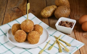 Preparazione Polpette di sedano e patate all'acciuga - Fase 4