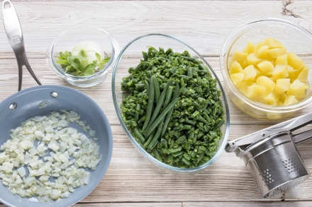 Preparazione Polpettone alla ligure di patate e fagiolini - Fase 1 Preparazione Polpettone alla ligure di patate e fagiolini - Fase 1