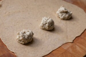 Preparazione Ravioli di grano saraceno con melanzane e burro alla menta - Fase 6