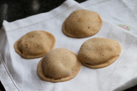 Preparazione Ravioli di grano saraceno con melanzane e burro alla menta - Fase 8 Preparazione Ravioli di grano saraceno con melanzane e burro alla menta - Fase 8