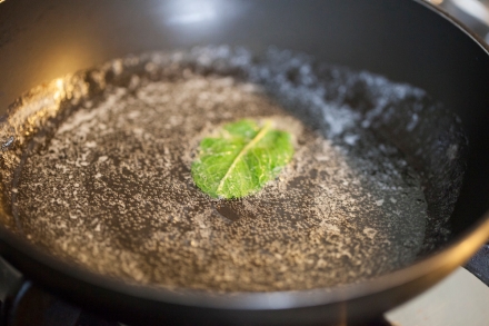Preparazione Ravioli di grano saraceno con melanzane e burro alla menta - Fase 9 Preparazione Ravioli di grano saraceno con melanzane e burro alla menta - Fase 9