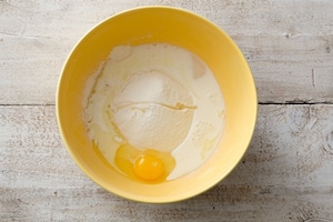 Preparazione Frittelle di mele facili e veloci - Fase 1