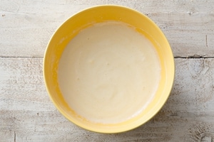 Preparazione Frittelle di mele facili e veloci - Fase 1