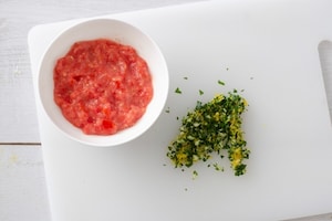Preparazione Risotto con zucchine, fiori di zucca e pomodoro - Fase 1