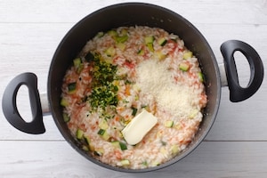 Preparazione Risotto con zucchine, fiori di zucca e pomodoro - Fase 4