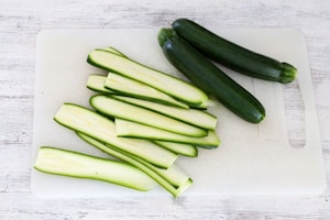 Preparazione Rotolini di zucchine con mandorle e parmigiano - Fase 2