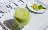 Smoothie agli asparagi, mela verde, pompelmo e menta