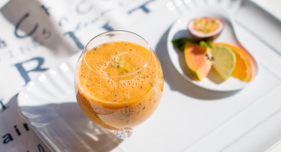 Smoothie al frutto della passione, agrumi e papaya ricetta