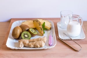 Preparazione Smoothie al kiwi, ananas, zenzero e semi di chia - Fase 1