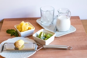 Preparazione Smoothie al kiwi, ananas, zenzero e semi di chia - Fase 1