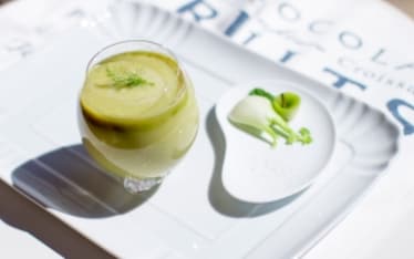 Smoothie alla mela verde, avocado, finocchio e tè Matcha