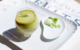 Smoothie alla mela verde, avocado, finocchio e tè Matcha Smoothie alla mela verde, avocado, finocchio e tè Matcha