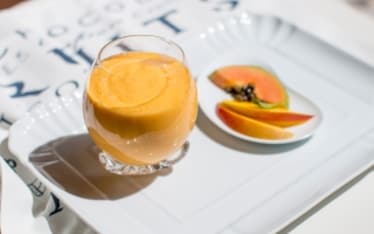 Smoothie alla papaya, mango e carota