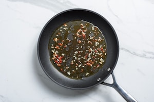 Preparazione Spaghetti aglio, olio e peperoncino - Fase 1