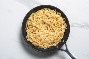 Preparazione Spaghetti aglio, olio e peperoncino - Fase 2