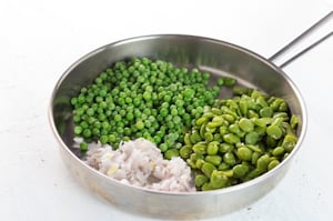 Preparazione Pollo con fave, piselli e briciole croccanti - Fase 2