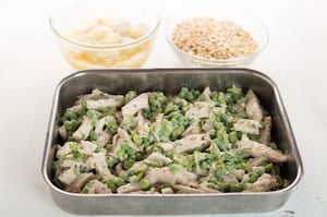 Preparazione Pollo con fave, piselli e briciole croccanti - Fase 3