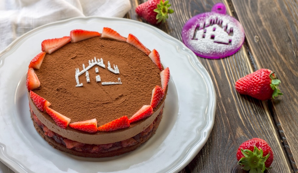 Torta al cioccolato e gelatina di fragole ricetta