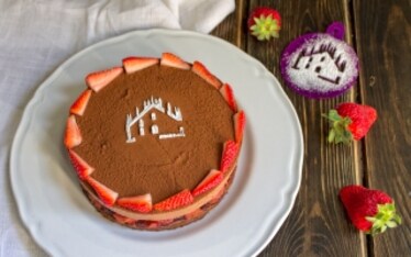 Torta al cioccolato e gelatina di fragole