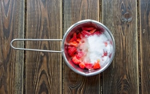 Preparazione Torta al cioccolato e gelatina di fragole - Fase 2