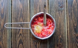 Preparazione Torta al cioccolato e gelatina di fragole - Fase 2