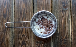 Preparazione Torta al cioccolato e gelatina di fragole - Fase 3