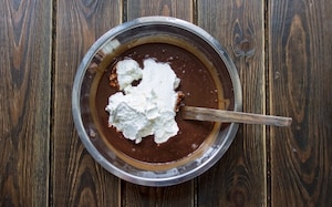 Preparazione Torta al cioccolato e gelatina di fragole - Fase 4