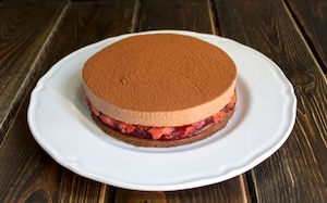 Preparazione Torta al cioccolato e gelatina di fragole - Fase 5