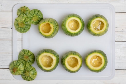 Preparazione Zucchine tonde ripiene di provola affumicata - Fase 1 Preparazione Zucchine tonde ripiene di provola affumicata - Fase 1