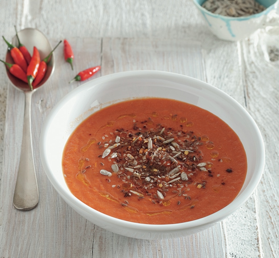 Crema di pomodori e peperoni con semi croccanti ricetta