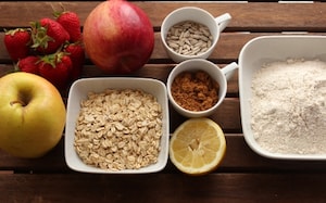 Preparazione Crumble di mele e fragole - Fase 1