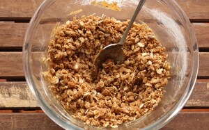 Preparazione Crumble di mele e fragole - Fase 2