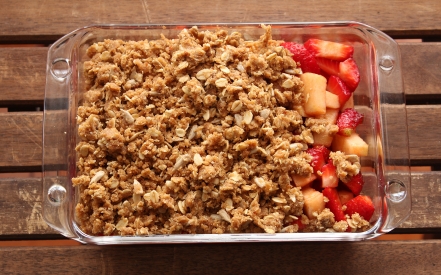 Preparazione Crumble di mele e fragole - Fase 2 Preparazione Crumble di mele e fragole - Fase 2