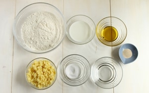 Preparazione Focaccia ripiena con mortadella e formaggio - Fase 1