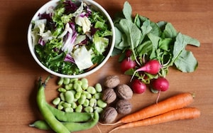 Preparazione Insalata con noci, fave e ravanelli - Fase 1