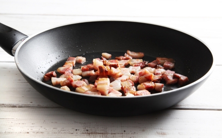 Preparazione Insalata di capesante, gamberoni e pancetta croccante - Fase 1 Preparazione Insalata di capesante, gamberoni e pancetta croccante - Fase 1