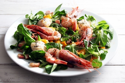 Preparazione Insalata di capesante, gamberoni e pancetta croccante - Fase 3 Preparazione Insalata di capesante, gamberoni e pancetta croccante - Fase 3