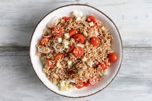 Preparazione Insalata di farro, pomodori, olive e pecorino - Fase 2