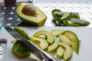 Preparazione Insalata esotica ai gamberi - Fase 2