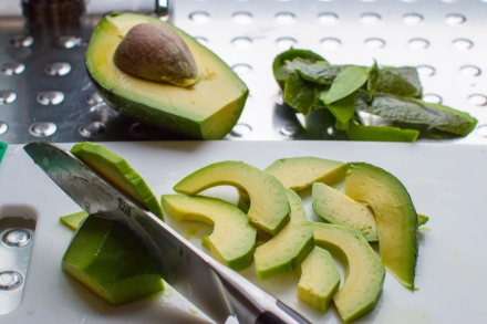 Preparazione Insalata esotica ai gamberi - Fase 2 Preparazione Insalata esotica ai gamberi - Fase 2