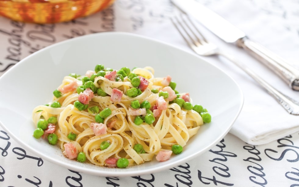 Pasta panna, pancetta e piselli ricetta