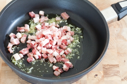 Preparazione Pasta panna, pancetta e piselli - Fase 2 Preparazione Pasta panna, pancetta e piselli - Fase 2